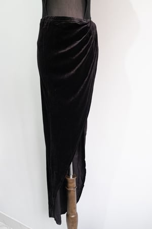 Image of SAMPLE SALE - Unrelease Velvet Skirt