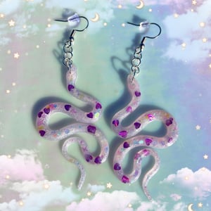 love bites resin snake drop earrings 🐍