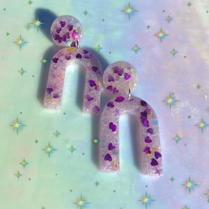 accidentally in love large resin arch studs 🌷