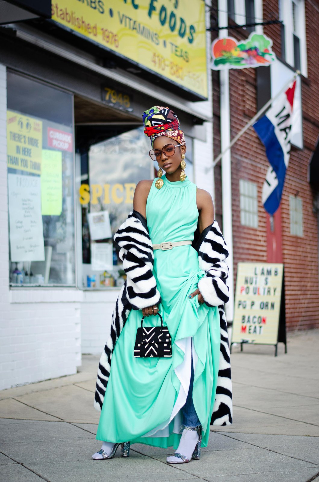 Dresses curbside outlet pickup