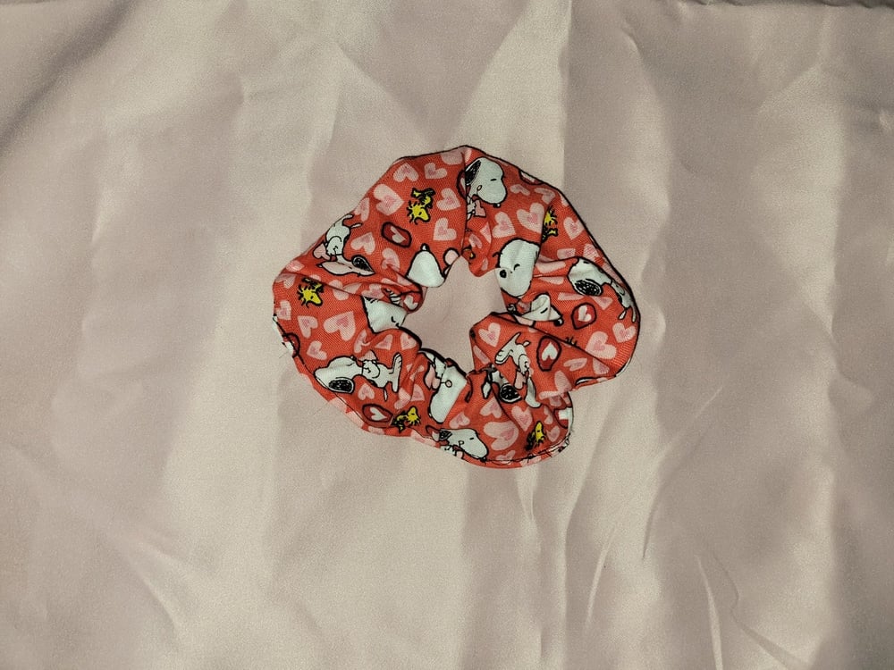 Image of Snoopy Hearts Scrunchie 