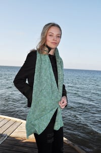 Image 2 of Hosta scarf - english