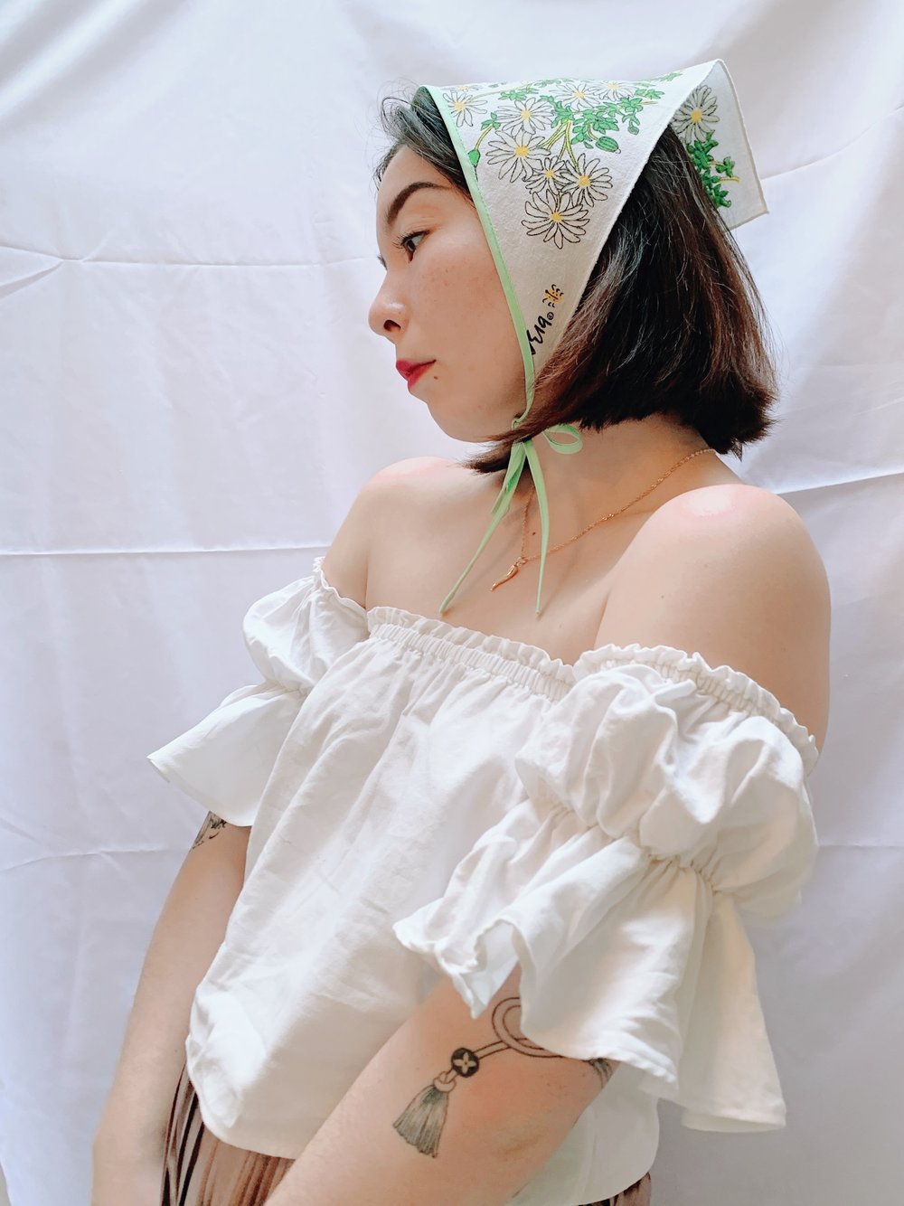 Image of Triangle Head Scarf — Vera Neumann Daisies (Mint Green Ties)