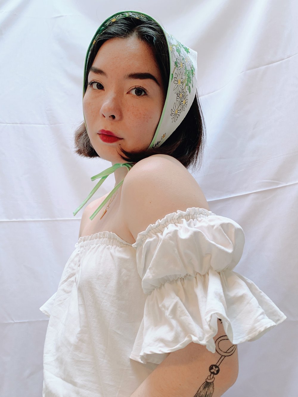 Image of Triangle Head Scarf — Vera Neumann Daisies (Mint Green Ties)