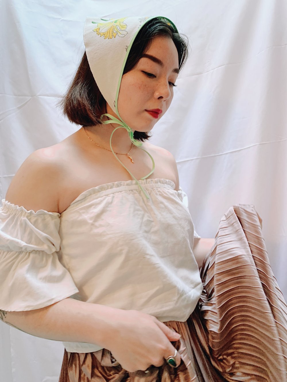 Image of Triangle Head Scarf — Vera Neumann Daffodils (Mint Green Ties)