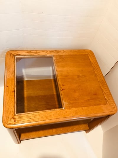 Image of VINTAGE END TABLE