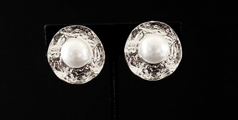 Image of Silver & Pearl Clip-On Earrings 