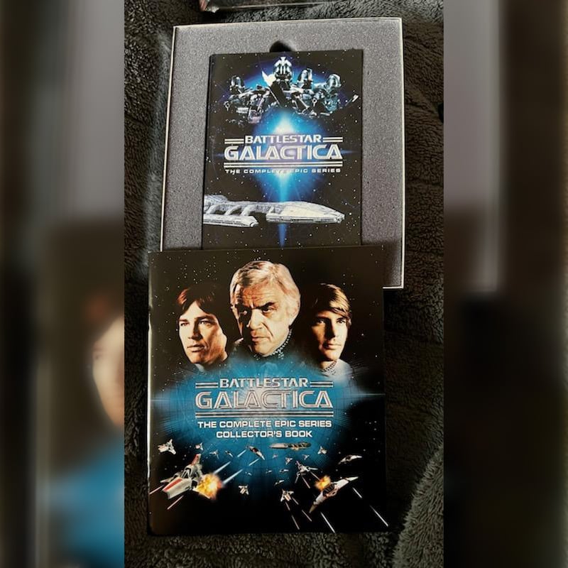 Battlestar Galactica "Complete Epic Series" Collectors Edition 6 DVD Set + Free Signed 8x10