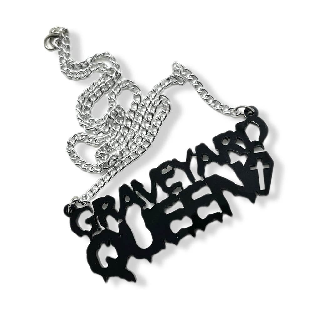 Graveyard Queen Chain