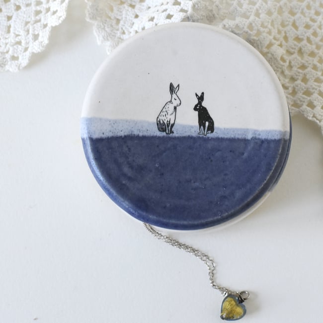 LIDDED BOX WITH BUNNIES/HARES