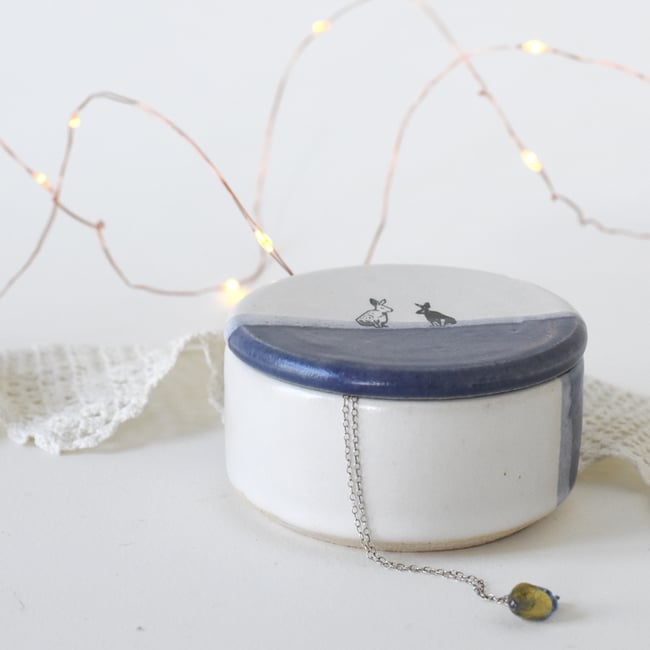 LIDDED BOX WITH BUNNIES/HARES