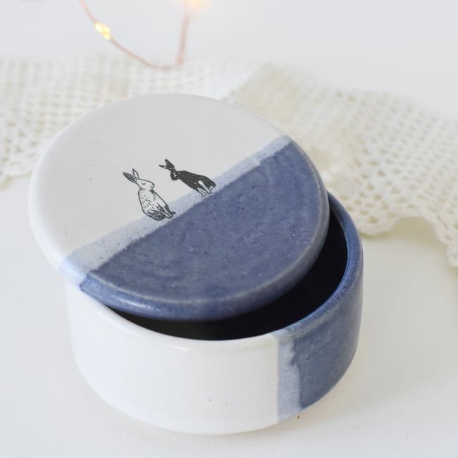 LIDDED BOX WITH BUNNIES/HARES