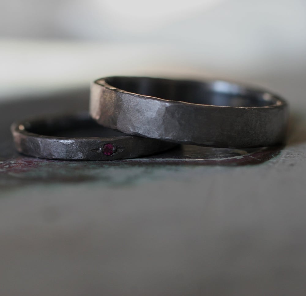 Image of Tantalum rings, with little ruby