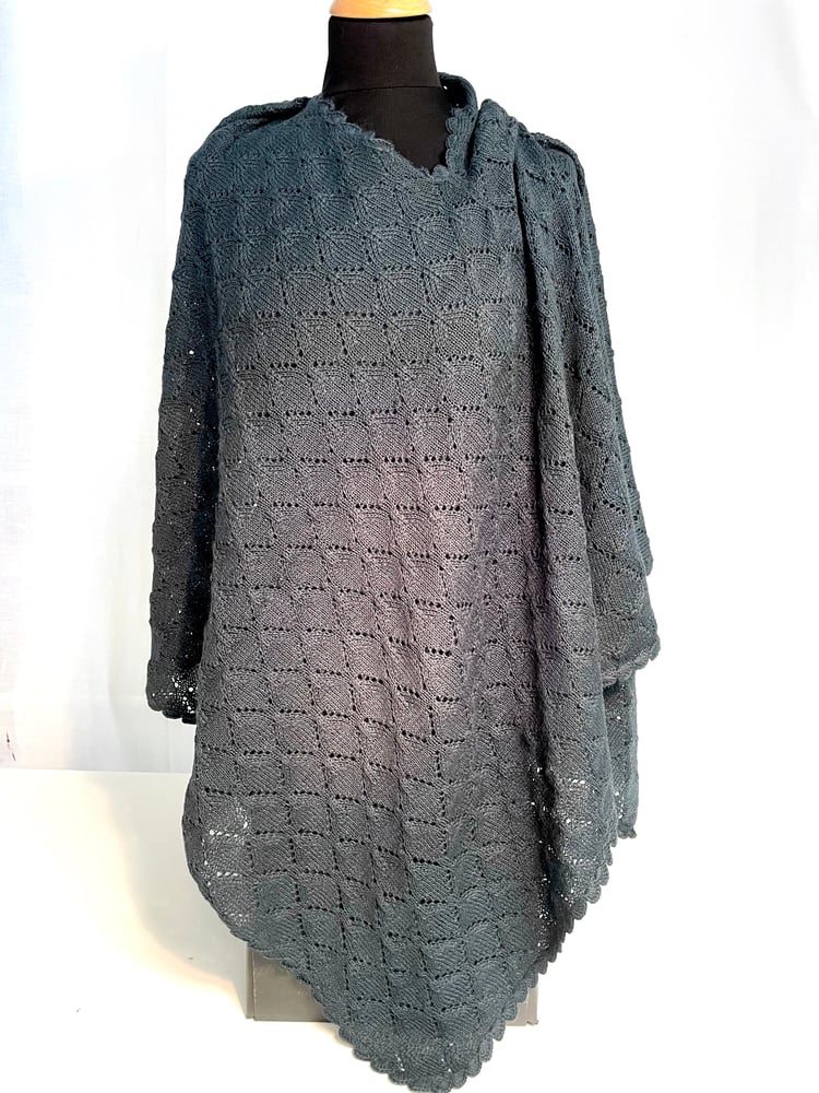 Image of Laced knitted poncho large Thunder blue 