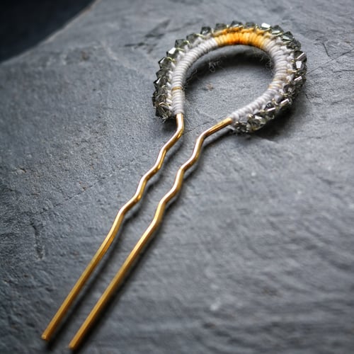 Image of PEACOCK SHAWL PIN - Grey & Grellow