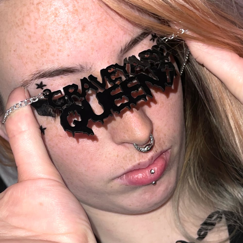 Graveyard Queen Chain
