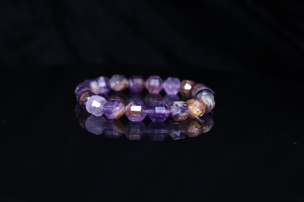 Handmade 10 mm AAA Natural Super 7 Phantom Amethyst Cacoxenite 10mm Faceted Stretch Bracelet