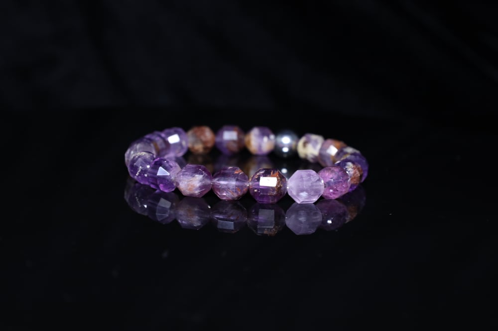 Handmade 10 mm AAA Natural Super 7 Phantom Amethyst Cacoxenite 10mm Faceted Stretch Bracelet