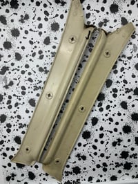 Image 2 of Used Pao front pillar cover ivory/blue