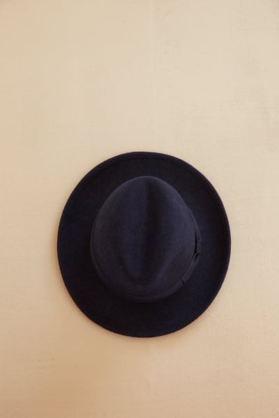 Image of Brixton Hat in Navy blue wool