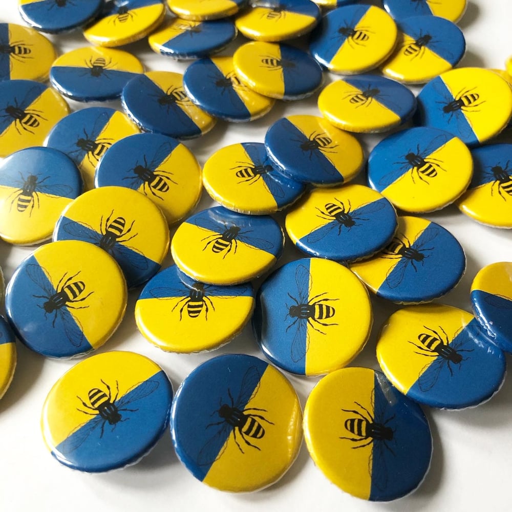 Image of UKRAINE BEE BUTTON BADGE - YELLOW + BLUE