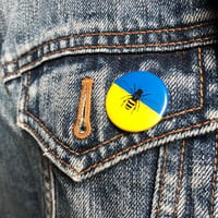 Image 2 of UKRAINE BEE BUTTON BADGE - YELLOW + BLUE