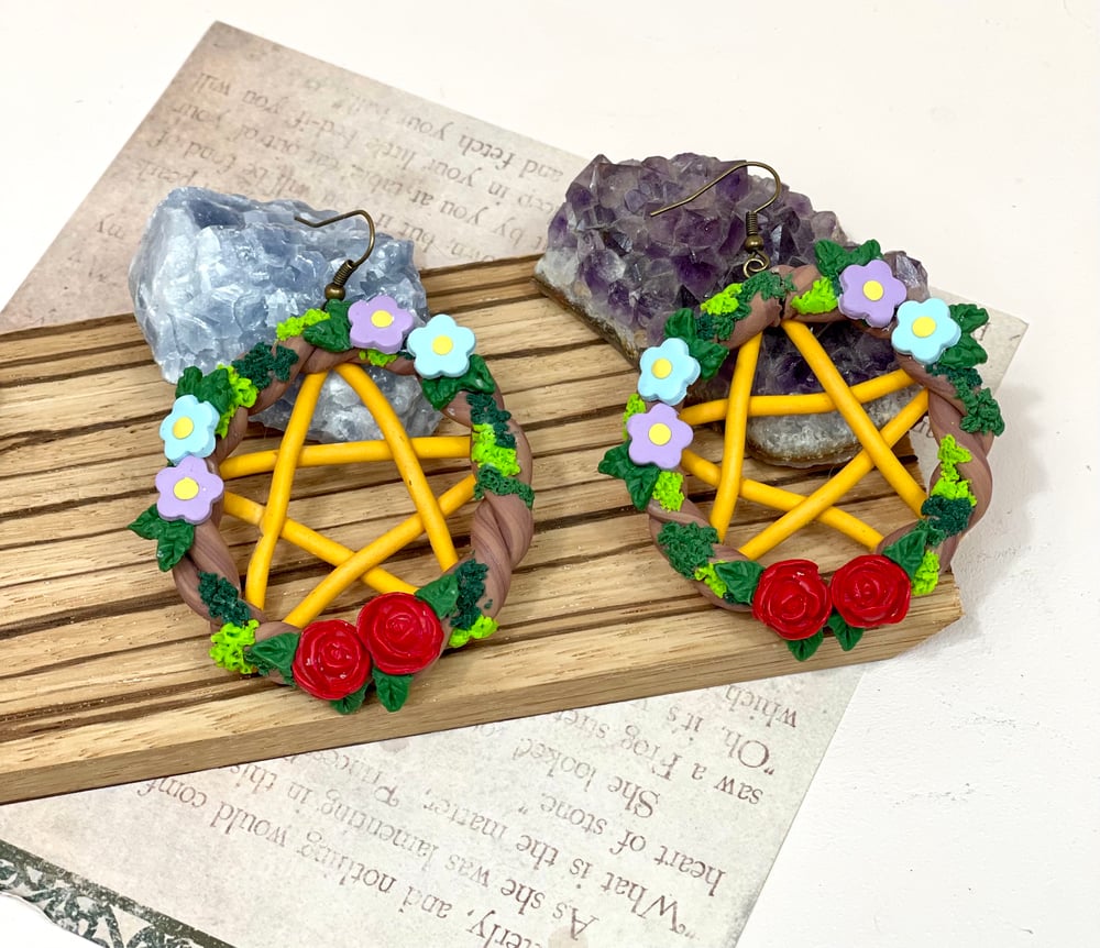 Image of Yellow Pentagram Earrings 