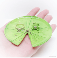 Image 2 of Lily pad frog ring dish