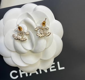 Image of (SOLD OUT 🚫) Authentic Chanel CC Gold Pearl Earrings