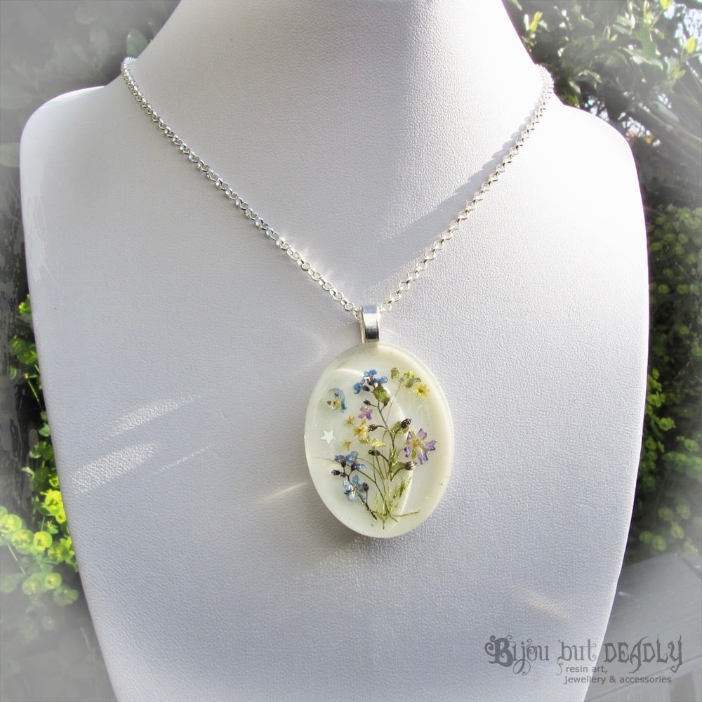 Real Dried Wild Flower Posy Diorama Resin Pendant 