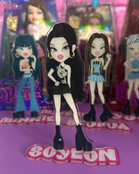 Image 4 of  (g)i-dle 'queencard' bratz inspired standee (individuals).