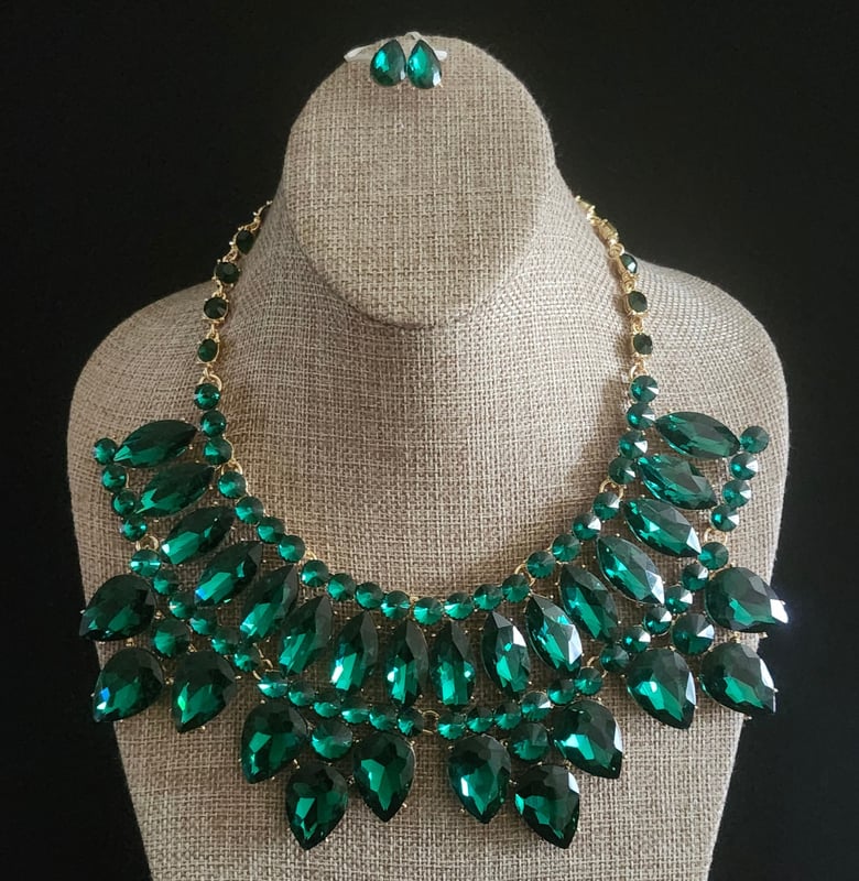 Image of Green Beauty Necklace Set