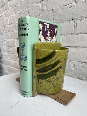 Sam Hewitt / Bookends Chameleon