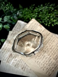 Image 2 of Magnifique boite à bijoux en verre et laiton et soie capitonnée beige. XIXème s. copy