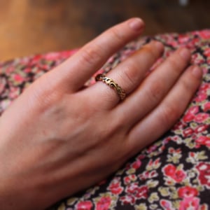 Image of 18ct gold 4mm floral carved ring