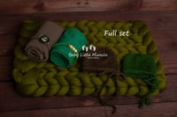 newborn photo set olive/green