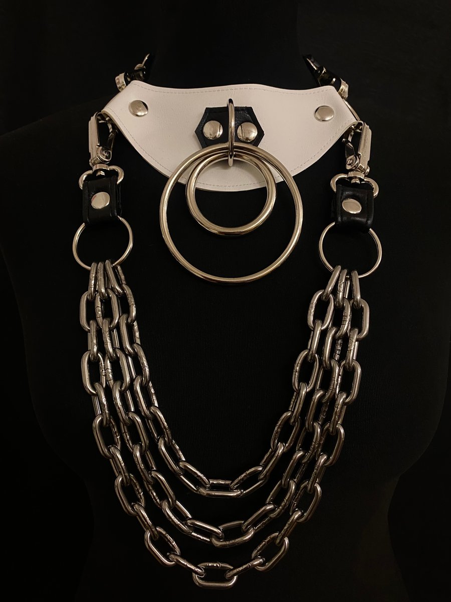 Posture necklace monochrome TommyVowles