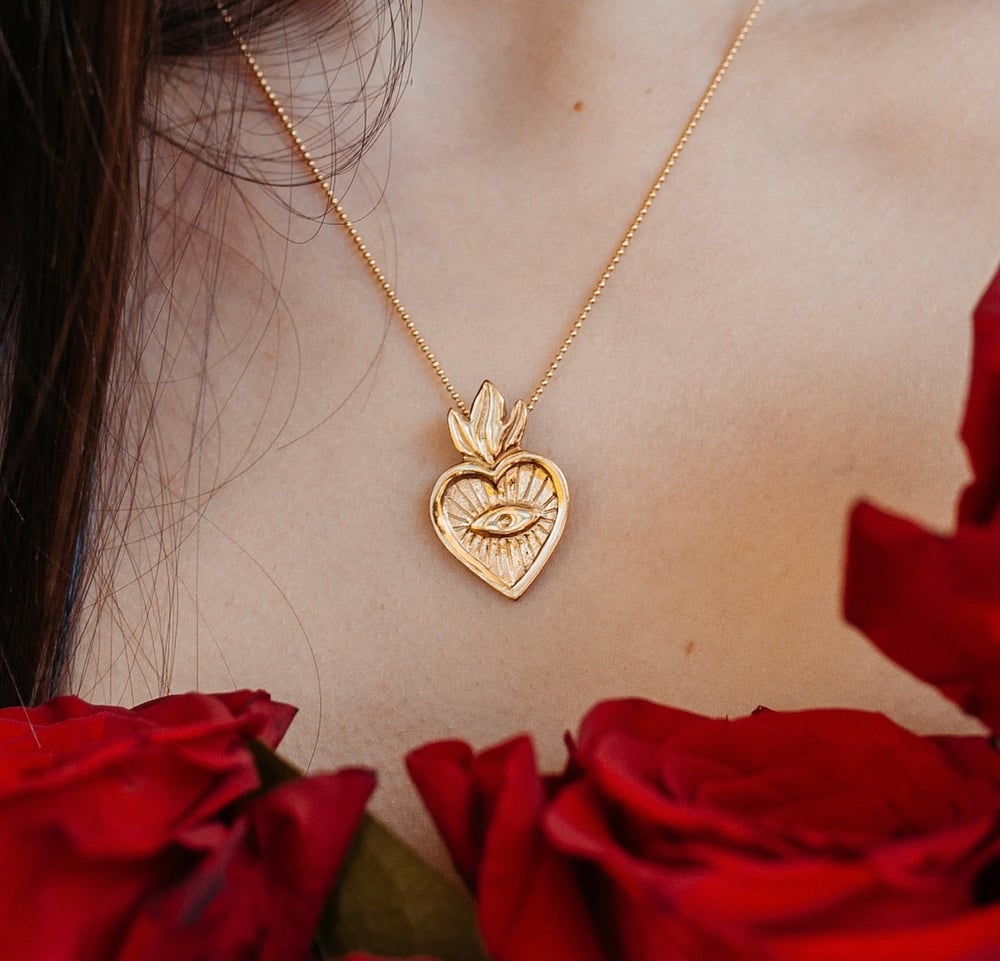 Image of Corazón Ardiente acabado ORO