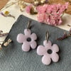 "Pollen" chunky flower charm hoops - white/silver toned