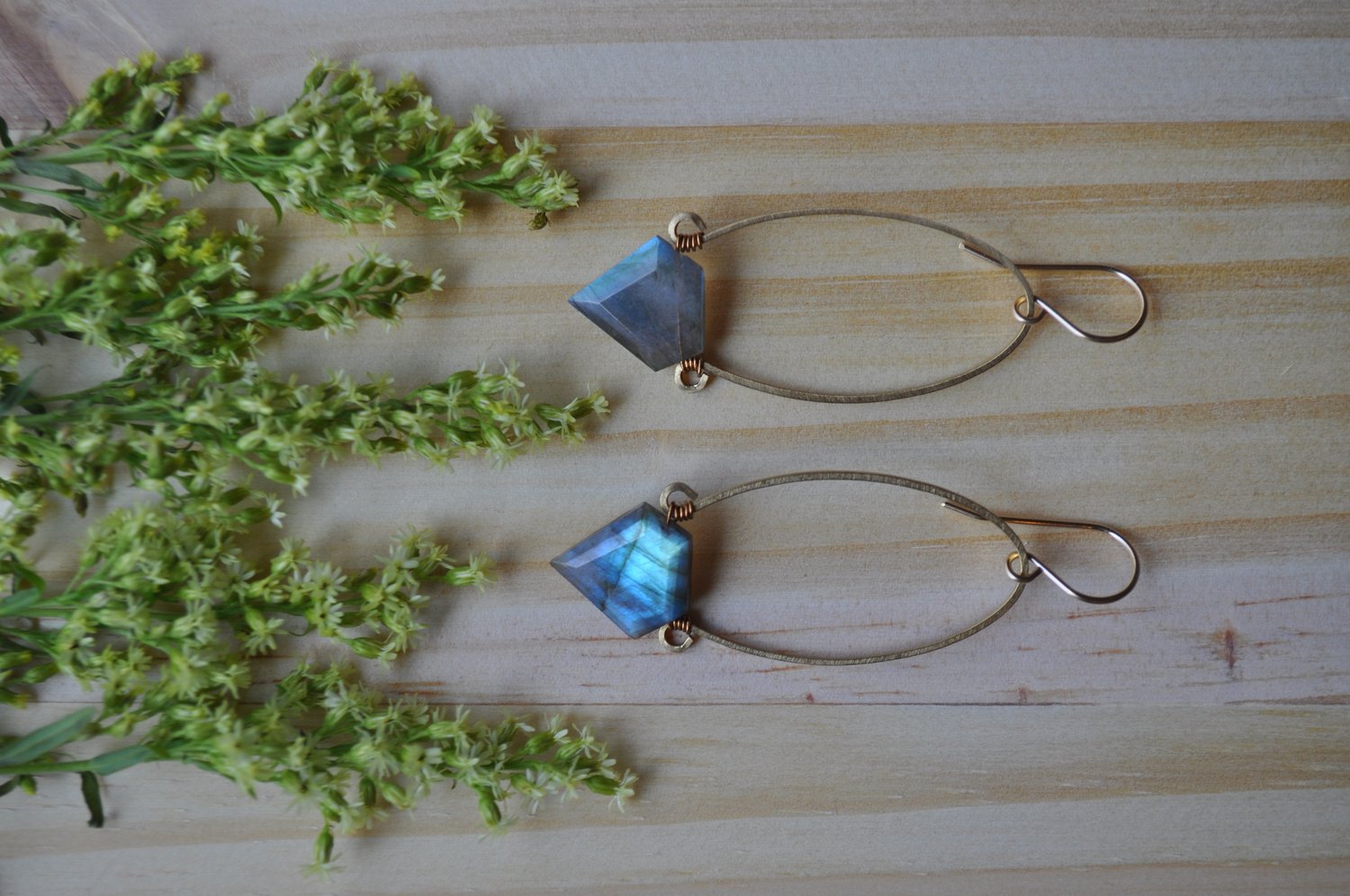Image of Labradorite Point Dangles on Oval Arc
