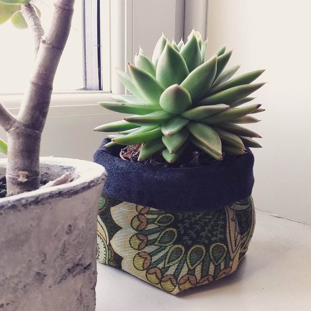 Image of The Plant Snug- Vintage Green Paisley