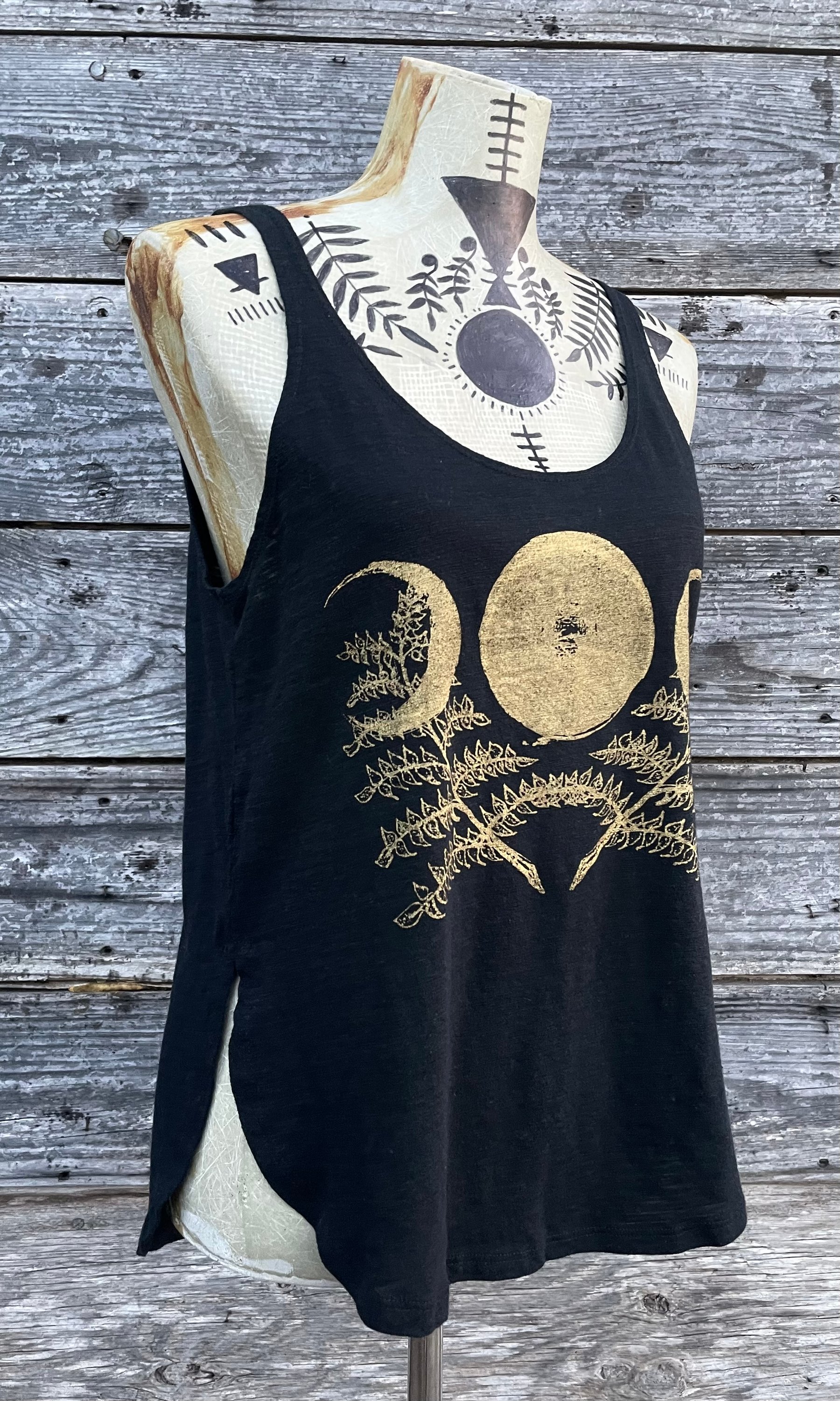 TRIPLE MOOON GOLD BLACK FLOWY SIDE SLIT TANK | SOVRIN