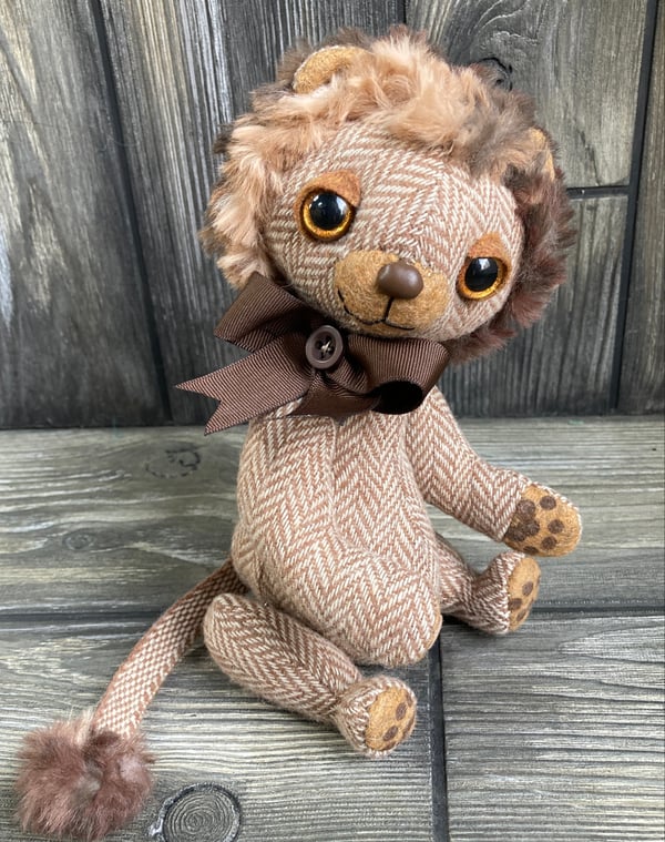 Image of Tweed Lion