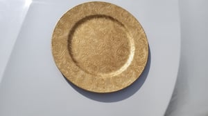 Image of 13" Gold plastic charge plates -print
