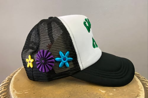 Image of TFG BLCK/whte Flower Trucker