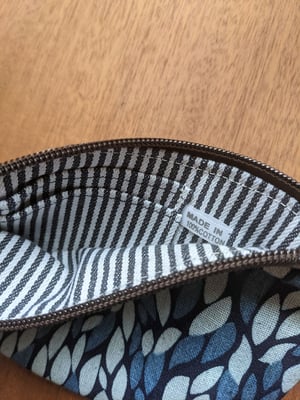 Image of Bolsa mediana estampado hojas