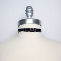 Image 2 of Two-in-one choker in satin and chains made to measure