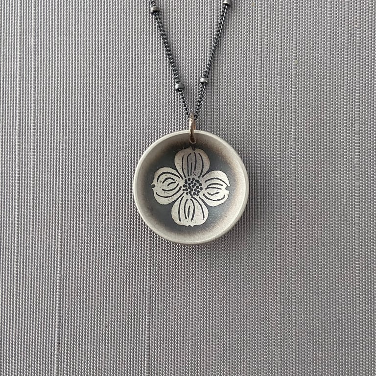 Startling Silver Dogwood Blossom Saucer Necklace Image 3