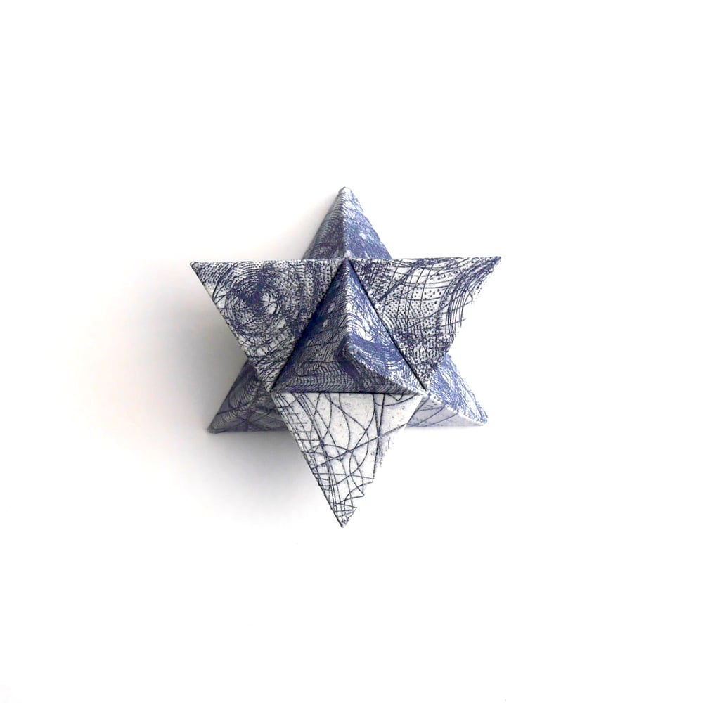 Image of Medium Polyhedral Form - Two tetrahedrons in blue-violet 