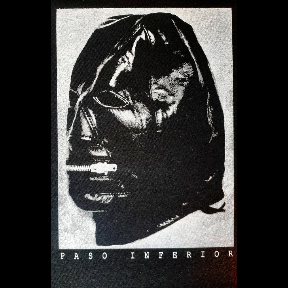 PASO INFERIOR 02, BLACK T-SHIRT